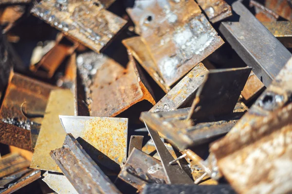 Fechar pilha de sucata lixo lixo de metal — Fotografia de Stock