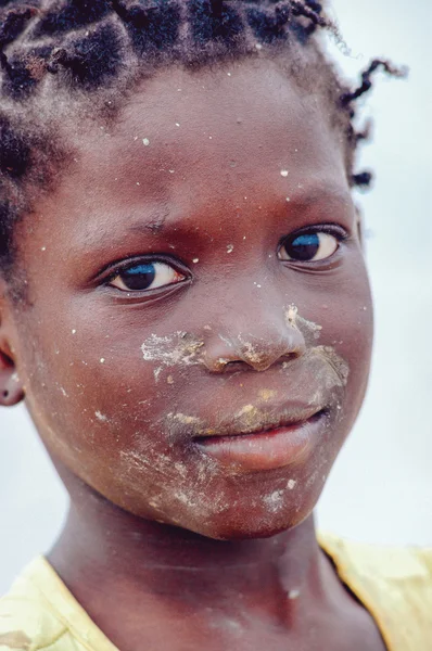 SENEGAL - SEPTEMBER 17: Little girl from the island of Carabane — Stock Photo, Image