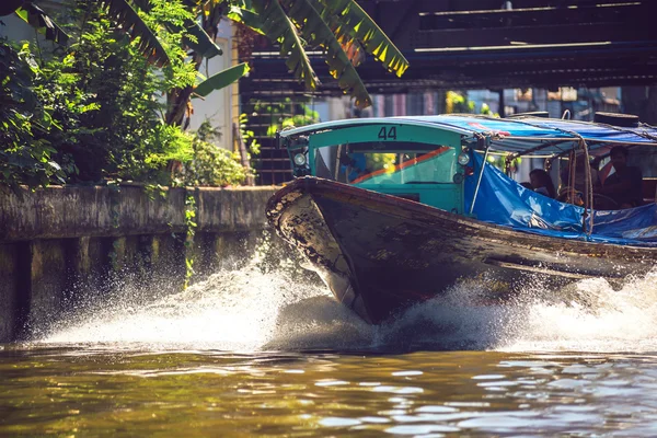 BANGKOK, TAILANDIA - 15 de junio de 2015: El servicio Express Boat es un — Foto de Stock