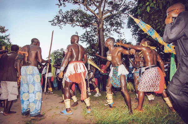 Senegal - 19 września: Mężczyźni i dzieci w tradycyjnych zmagań — Zdjęcie stockowe