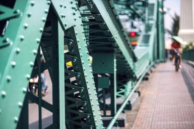 Chao Phraya Nehri üzerinde Krung Thon Köprüsü veya Sang Hi Köprüsü i