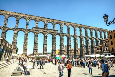 Segovia, İspanya - 29 Haziran 2014: Ünlü antik insanlarla