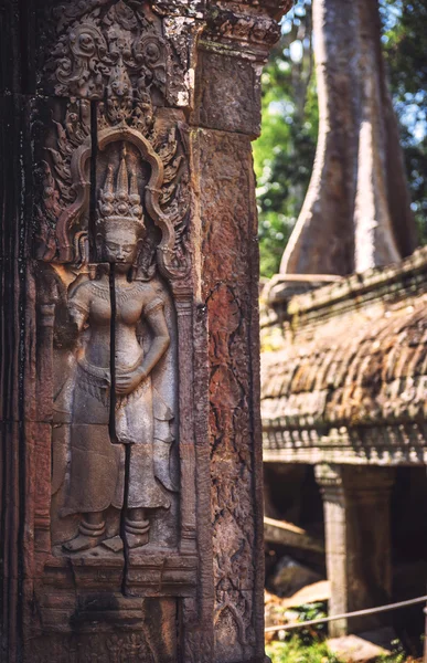 在柬埔寨吴哥窟 Thom 神庙的废墟 — 图库照片