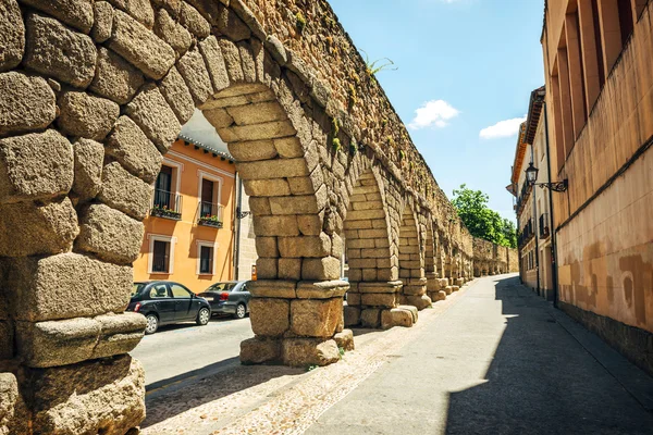 El famoso acueducto antiguo en Segovia, España — Foto de Stock