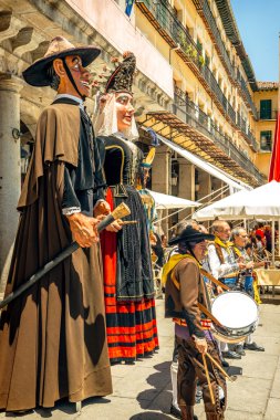 Segovia, İspanya - 29 Haziran 2014: Devler ve büyük kafaları (Gigantes y