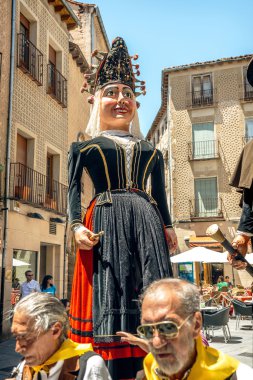 Segovia, İspanya - 29 Haziran 2014: Devler ve büyük kafaları (Gigantes y