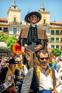 Segovia, İspanya - 29 Haziran 2014: Devler ve büyük kafaları (Gigantes y