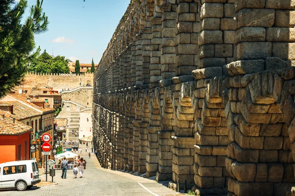 Il famoso acquedotto antico a Segovia, Spagna — Foto Stock