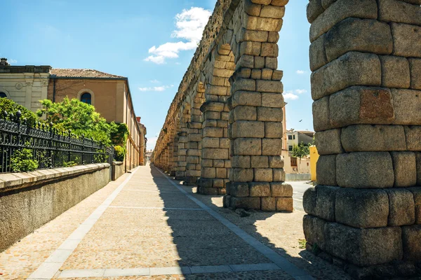 De beroemde oude aquaduct in segovia, Spanje — Stockfoto