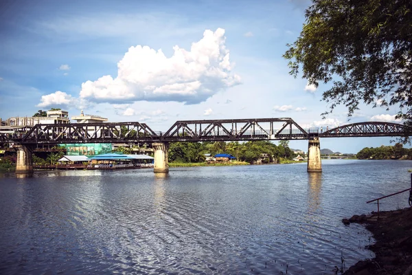 A Ponte no Rio Kwai, Kanchanaburi, Tailândia — Fotografia de Stock