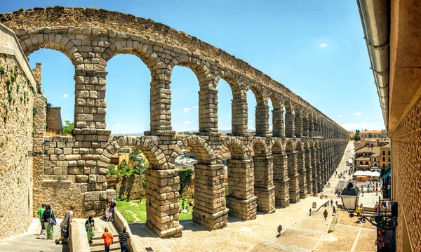 Veduta panoramica del famoso acquedotto antico di Segovia, Spagna — Foto Stock