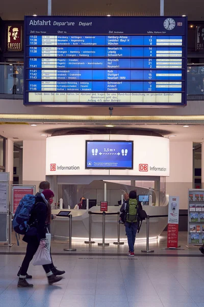 Кірмерг Німеччина Октоберер 2020 Центральний Залізничний Вокзал Внутрішній Непізнаний Народ — стокове фото