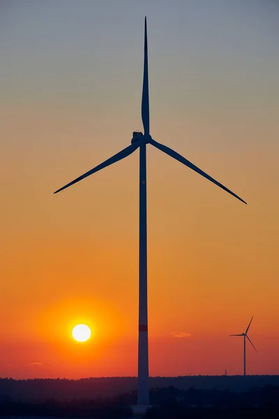 Windräder Bei Sonnenuntergang Auf Dem Land Goldene Stunde — Stockfoto