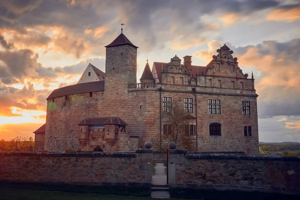 Cadolzburg Tyskland Mai 2021 Cadolzburg Slott Och Trädgård Vid Solnedgången — Stockfoto