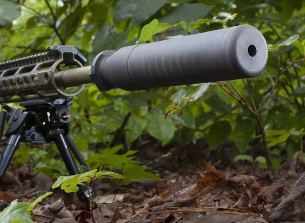 Geluiddemper in het bos — Stockfoto