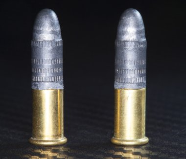 Karanlık bir arka plan ile rimfire kabukları