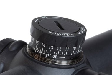 Beyaz bir arka planda izole edilmiş bir tüfeğin yükseklik göstergesi.