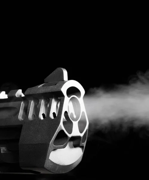 Füstölgő Pisztoly Fekete Hely Fenti Szöveg — Stock Fotó
