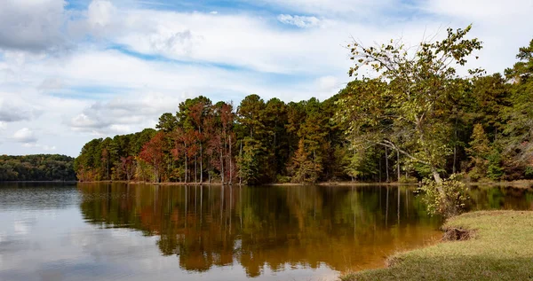 Tidig Höst Färg Stranden Falls Lake North Carolina — Stockfoto