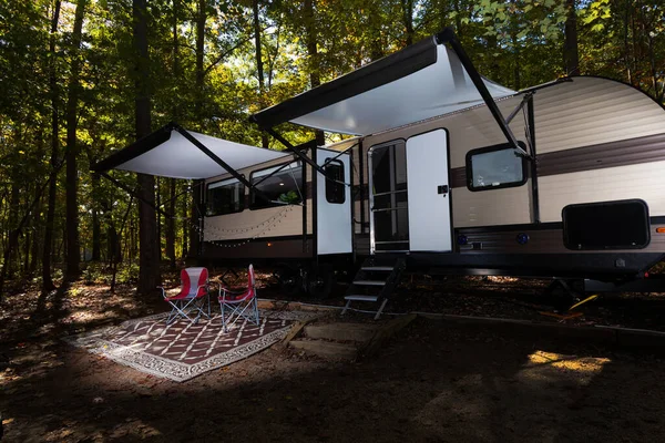 Early Autumn Campground Falls Lake Lots Shade — Stock Photo, Image