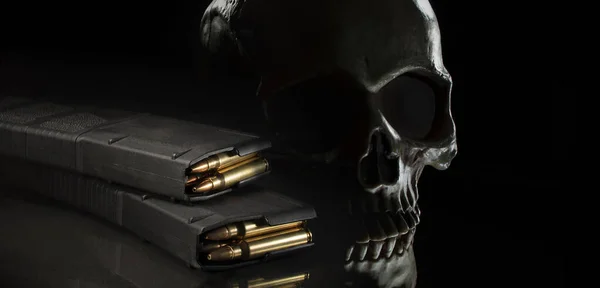 Human Skull Black Backgorund Loaded High Capacity Magazines Assault Rifle — Stock Photo, Image