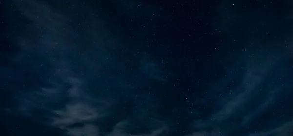 Зірки Дивляться Крізь Хмари Вночі Біля Озера Тіллері Північна Кароліна — стокове фото
