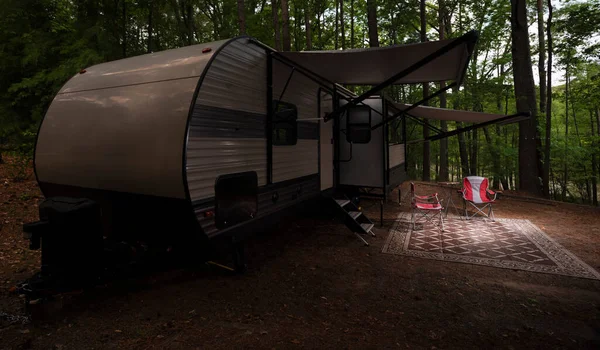 Camping Trailer Acampamento Como Noite Está Caindo Perto Jordan Lake — Fotografia de Stock