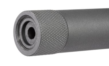 Tüfek namlusunun ucuna, iplikleri korumak için yerleştirilmiş. Ta ki susturucu gibi bir namlu beyaz bir zemine monte edilene kadar..