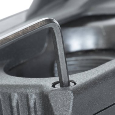 İngiliz anahtarı döndükçe polimer pisto çerçeve daralıyor.