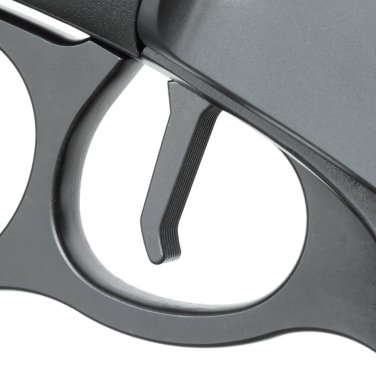 Tüm siyah manevra tüfekleri beyaz bir arka planda izole edilmiş yakın planda briggerbuard 'da tetiklenir..