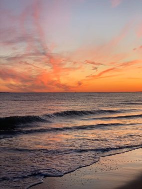 Atlantik Okyanusu üzerinde gün batımı gökyüzü, New York