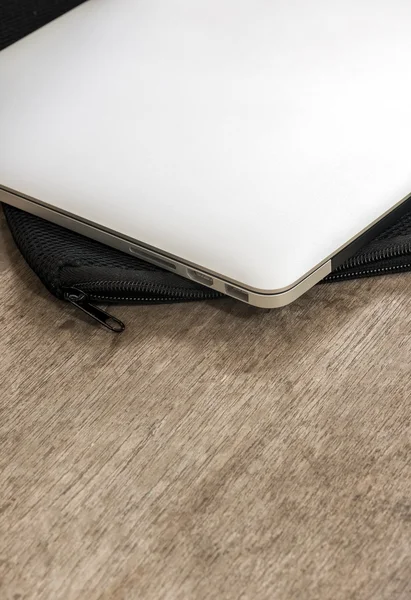 Laptop poner en caso suave negro — Foto de Stock