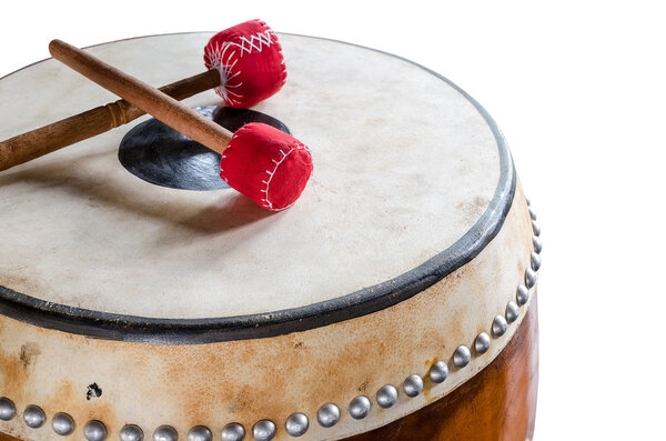 Барабаны и барабанные палочки
