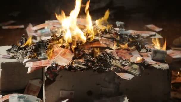 Velké bankovky hoří — Stock video