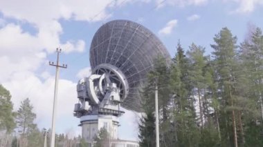 radio telescope changes the trajectory of the study of the sky. russia kalyazin