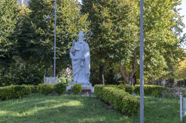 Terni, İtalya 22 Ekim 2020: San Valentoino heykeli Terni 'deki Filippo Turati kavşağına yerleştirildi.
