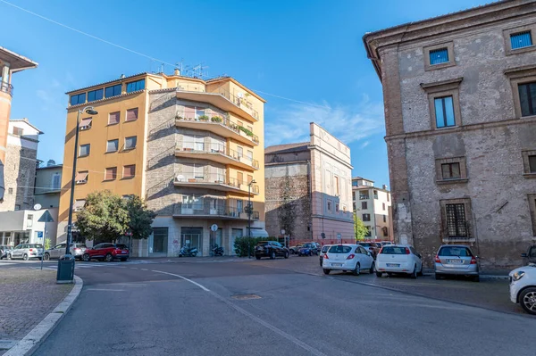 Terni, İtalya Eylül 01: 2020 Corona virüsü yüzünden insansız Carrara Meydanı