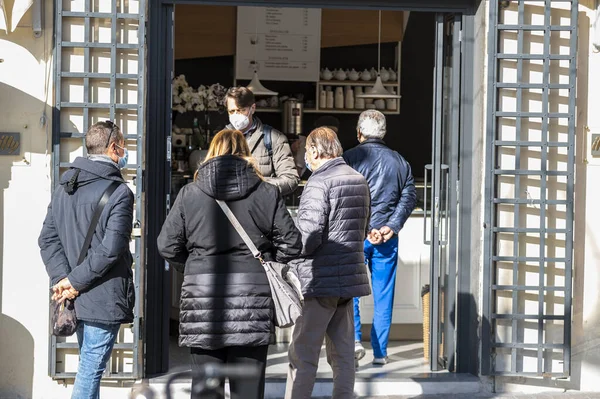 Terni Italy November 2020 Line People Queuing Bar Cause Corona — Stock Photo, Image