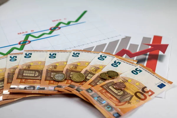 Billetes Euros Monedas Estadísticas Sobre Fondo Blanco — Foto de Stock