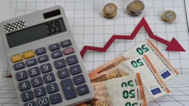 Hesap makinesi ve bozuk paralarla 50 euro.