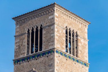 Terni.italy 30 Ocak 2021: Terni 'deki San Francesco kilisesinin çan kulesi