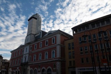 Terni, İtalya 01 Şubat 2021: Terni şehrinin merkezine belediye kütüphanesi inşa edilmesi