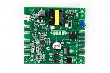 Beyaz arkaplandaki elektronik kahve makinesi kartının ayrıntıları