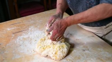 Özellikle makarna için yemek hazırlarken.