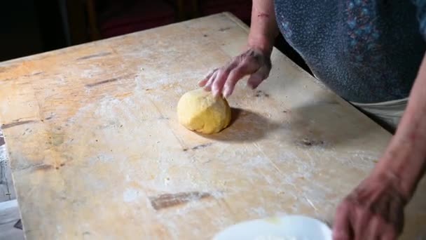 Zwłaszcza podczas przygotowywania posiłku dla makaronu — Wideo stockowe