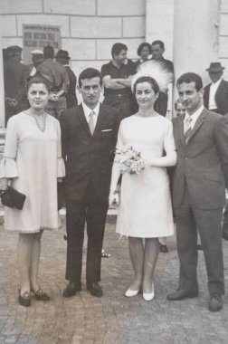 Sahip Martana, İtalya 10 Eylül 1960: 60 'lı yılların konuklarıyla yeni evlilerin portresi