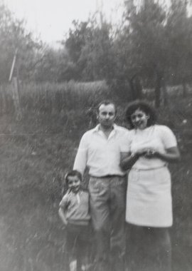 Terni, İtalya 15 Ağustos 1965: Aile portresi Anne ve Oğul 60 'lar