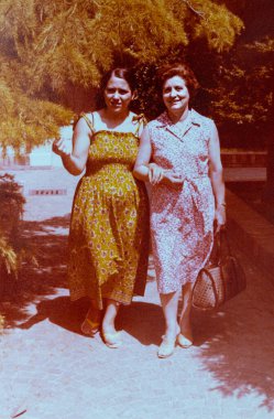 Cervia, İtalya 10 Haziran 1978: Cervia Denizi 'ndeki metanifer adaları