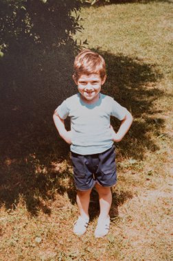 Sammerlano, İtalya 15 Haziran 1980: Dağlardaki Sammerlane 'de 80' lerin aile portresi