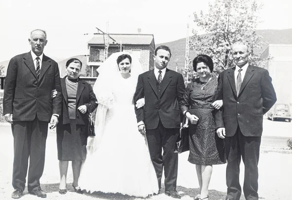 イタリアのマサマルタナ1960年5月15日60年代の結婚式の肖像画 — ストック写真